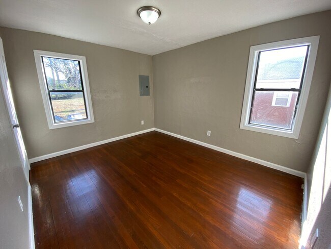 Building Photo - 2 Bedroom Home Available Now in OKC!!!