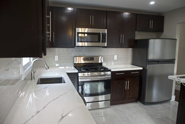 Building Photo - 519 Jackson Ave