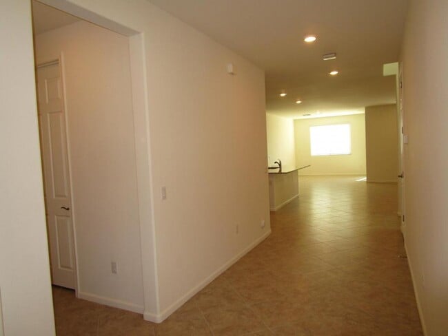 Building Photo - 10242 S Pantano Knolls Dr