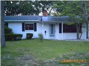 Building Photo - 420 Edge Ave