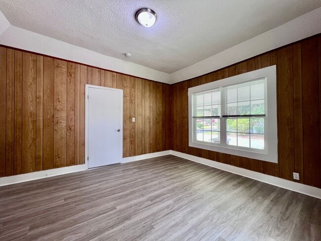 Building Photo - 4118 Columbia Ave