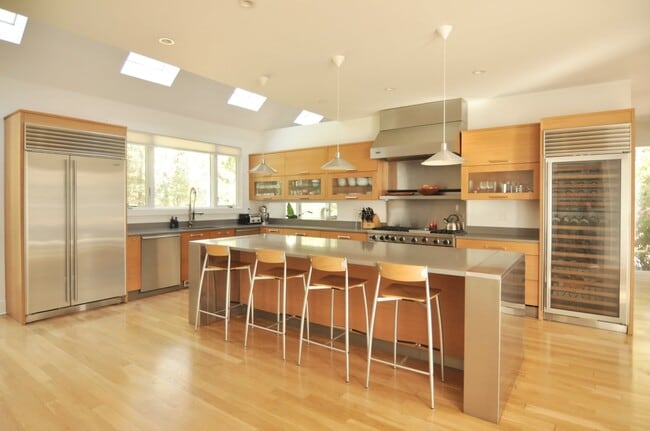 Building Photo - Seasonal Rental : EH Contemporary with Pool & Private Tennis