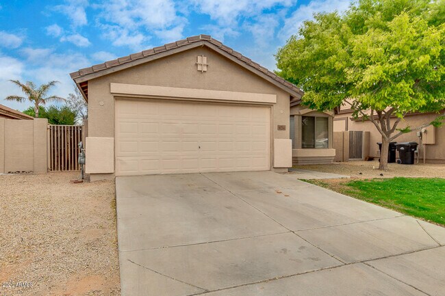 Building Photo - 8736 E Obispo Ave