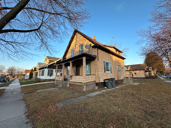 Building Photo - 1146 Logan Ave