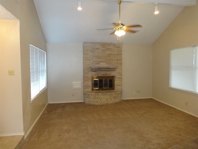 Building Photo - 6907 Quail Lake