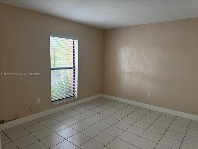 Foto del edificio - 1280 W 54th St