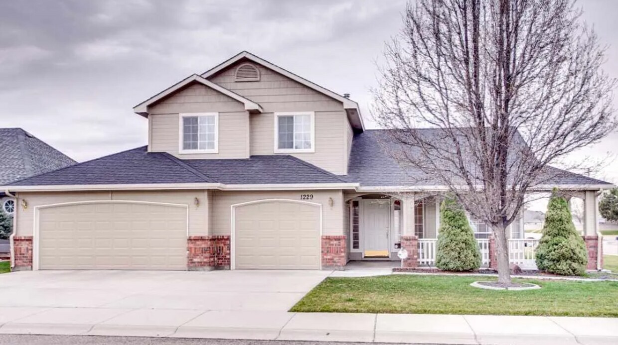 Primary Photo - Terrific Home In Amazing Neighborhood!