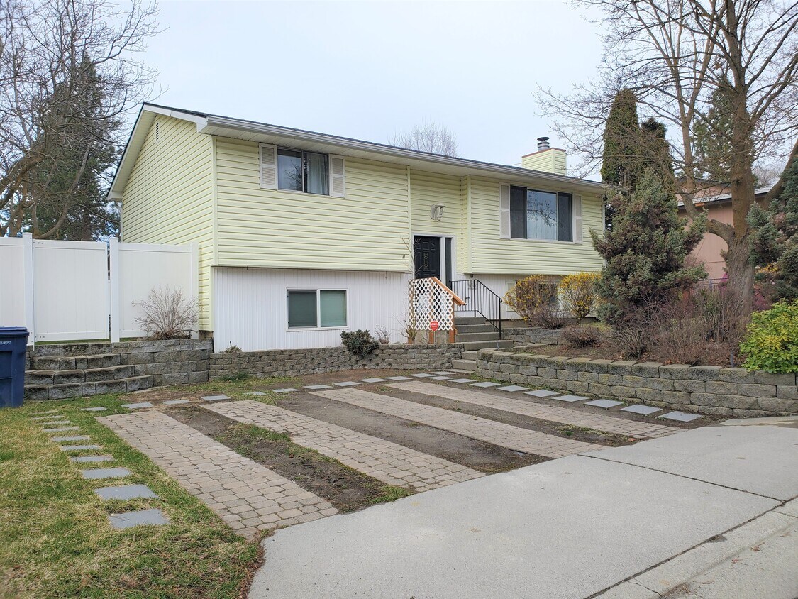 10005 E 11th Ave, Spokane Valley, WA 99206 House for Rent in Spokane