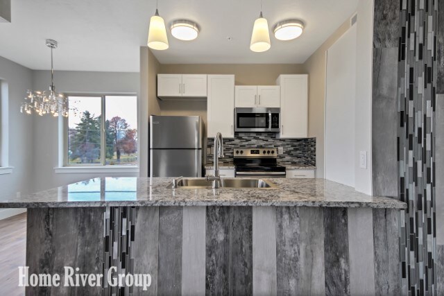 Building Photo - WAIVED APP FEES $250 OFF FIRST MONTH'S RENT!