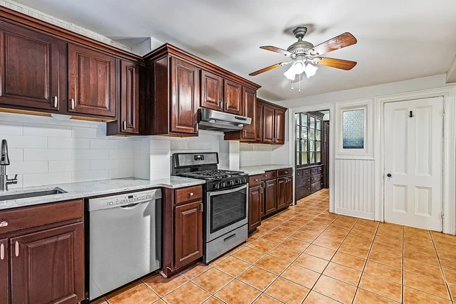 Kitchen facing north - 580 Decatur St