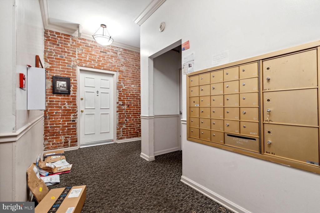 Primary Photo - 1718 Corcoran St NW