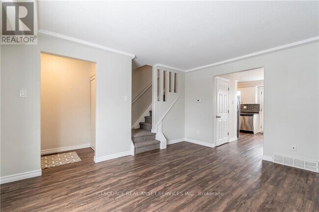 Building Photo - 205 Carlyle Dr