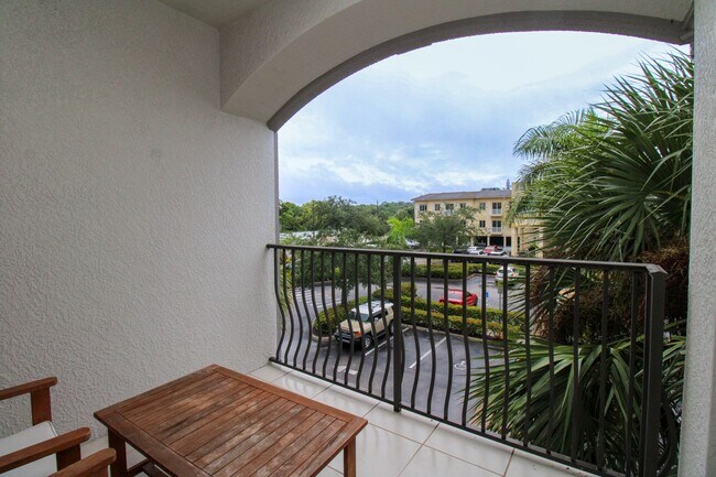Building Photo - Excellent Location - 2 Bedroom - 2 Bath - ...