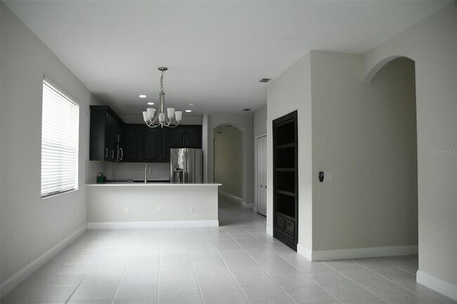 Building Photo - 4943 Solimartin Dr