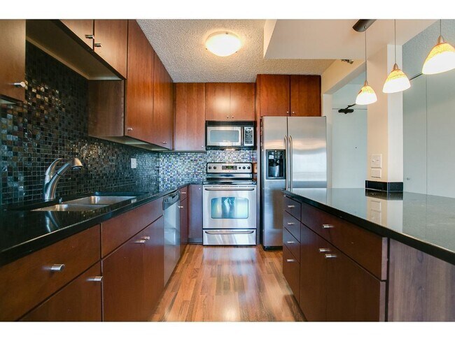 Building Photo - 401 1st St S