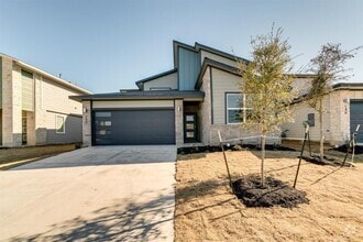 Building Photo - 200 Cupreata Ln