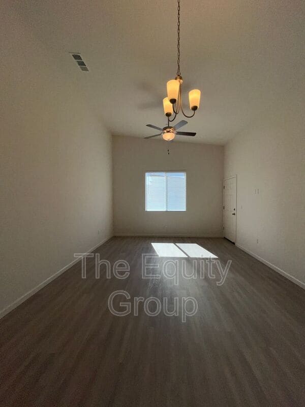 Building Photo - 4116 E Kaweah Ave