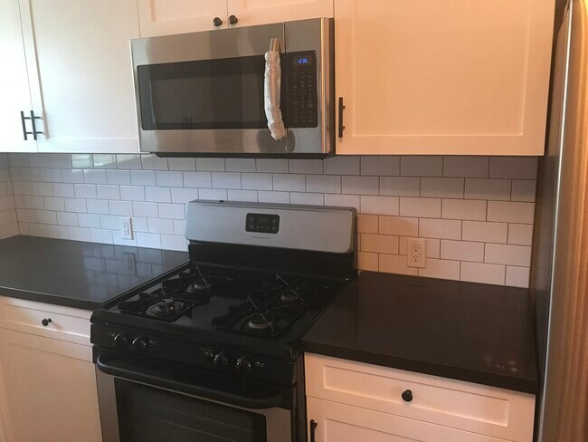 Foto del edificio - 7001 Kittyhawk Ave