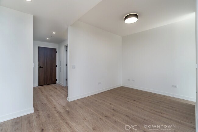Foto del edificio - 410 W Grand Ave