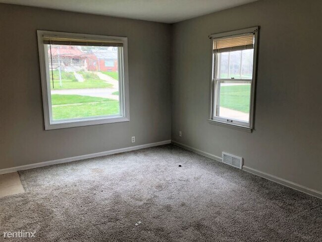 Building Photo - 3 br, 1.5 bath House - 3311 Fontenelle Blvd