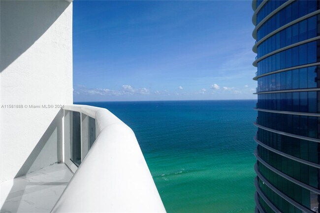 Building Photo - 15811 Collins Ave