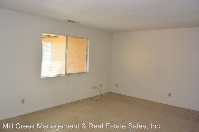 Building Photo - 2033-2037 S Tracy Ct
