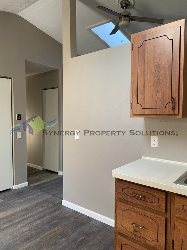 Building Photo - Crestline Rental Available