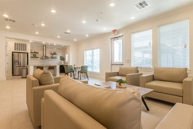 Foto del edificio - 6002 Greenwood Dr