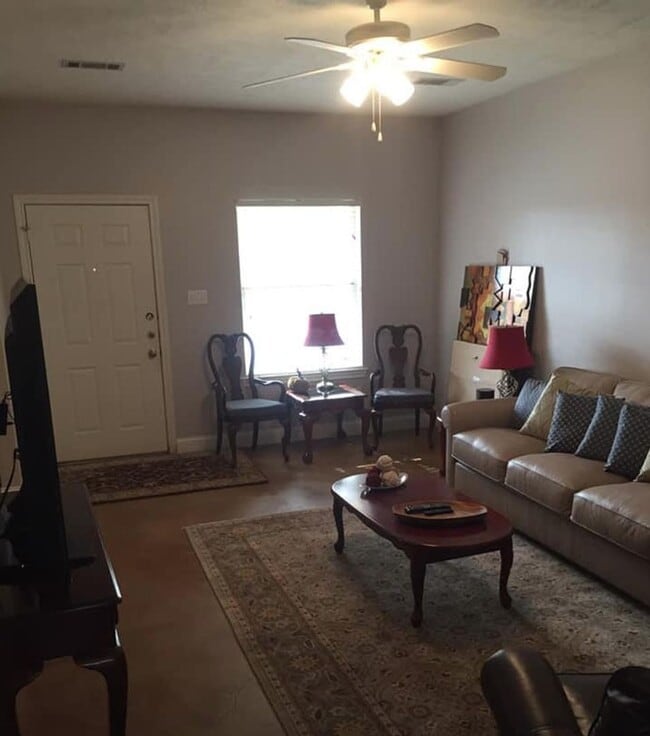 Foto del edificio - 606 Corregidor Dr