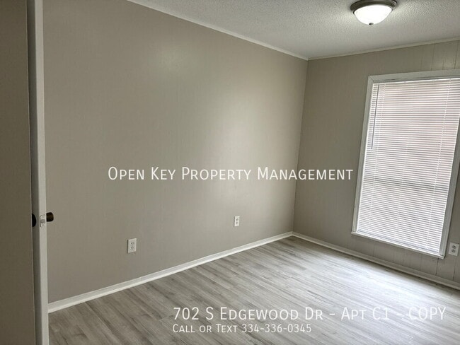 Building Photo - 702 S Edgewood Dr