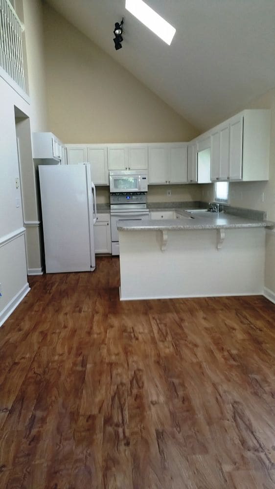 Building Photo - 613 Huff Dr