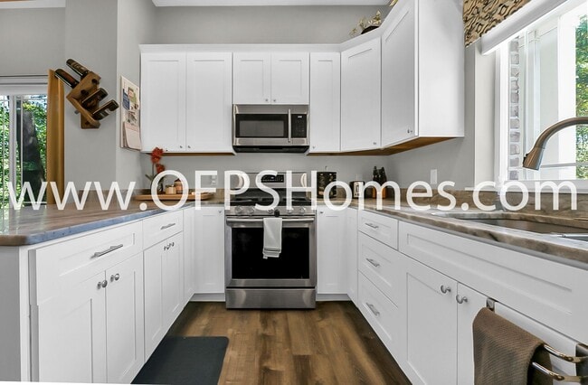Foto del edificio - 712 Cypress Dr