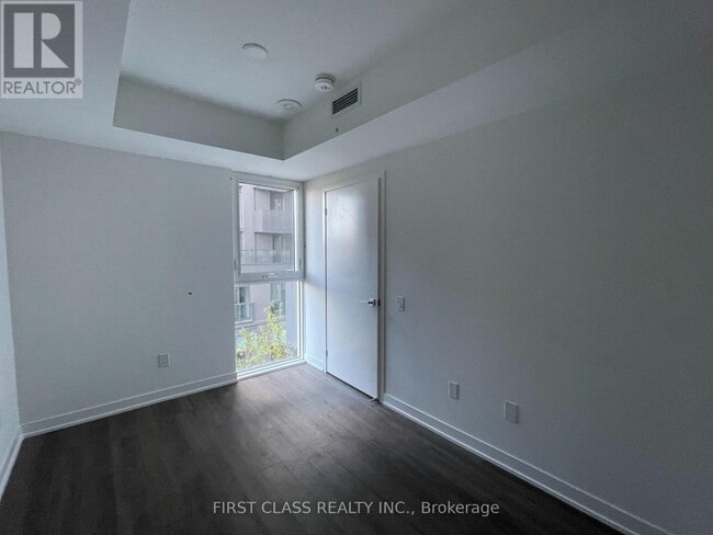 Building Photo - 500-500 Wilson Ave
