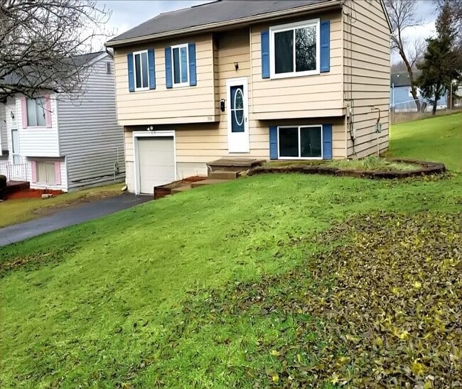 Building Photo - 536 Hyatt Ave