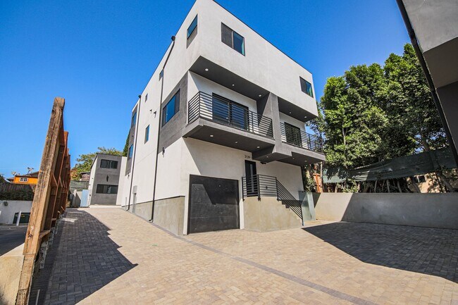 Foto del edificio - Ultra-Luxury Brand New 2 bed/2.5 bath and ...