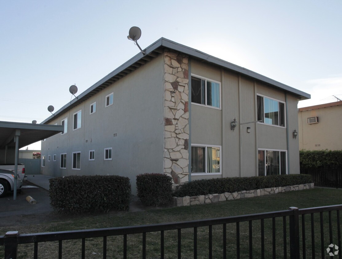 Building Photo - 10882 Palma Vista Ave