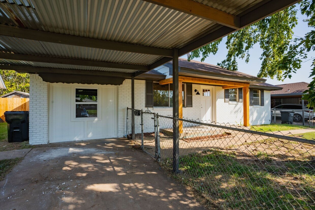 1528 N Janeway Ave, Moore, OK 73160 House Rental in Moore, OK