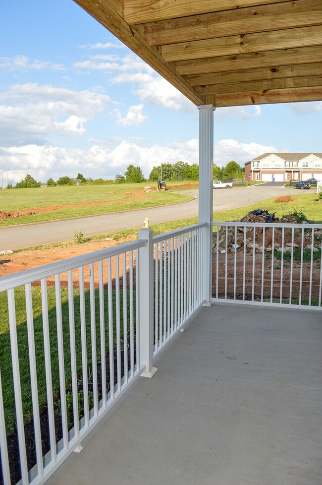 Building Photo - Upstairs 2 bedroom