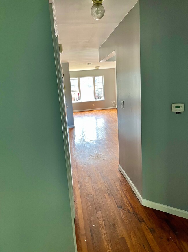 Foto del edificio - 713 E 219th St
