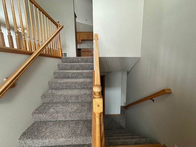 Building Photo - Comfortable 3-Bedroom with Garage & Fenced Yard for Rent