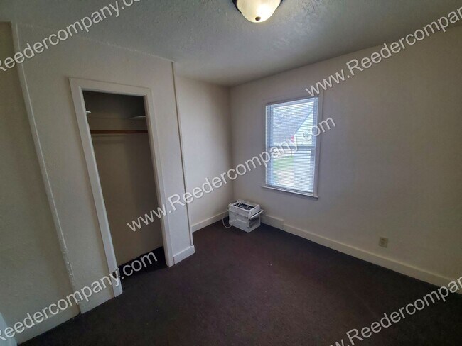 Building Photo - 2250 W. Ridge Road