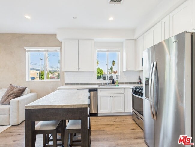 Foto del edificio - 14525 Killion St