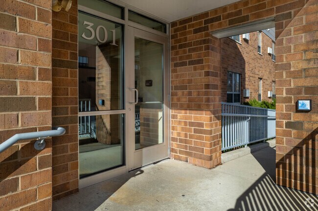 Foto del edificio - 301 S Livingston St