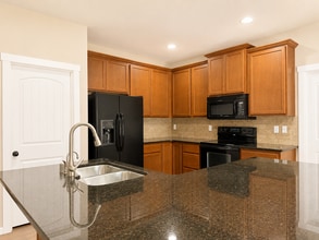 Building Photo - 3918 Southlake Dr SE