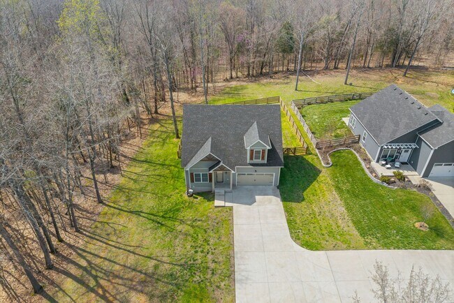Building Photo - Pet Friendly Three Bedroom on Acre!