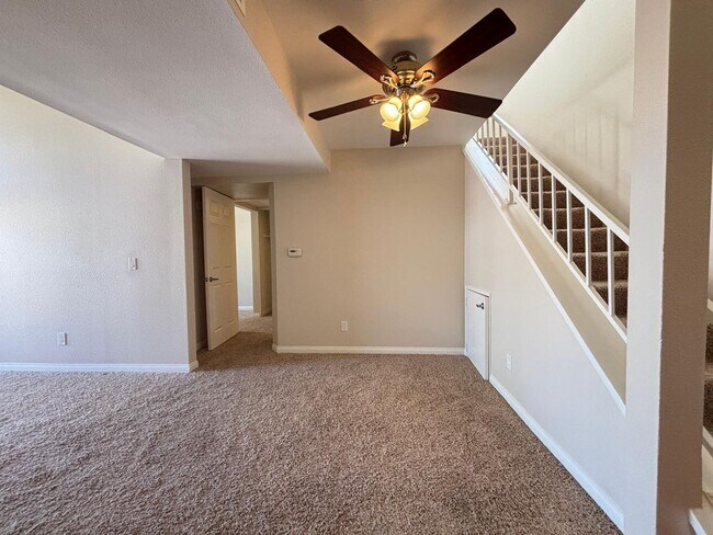 Foto del edificio - Beautiful 2 Bedroom 2 Bathroom Home in Woodland Hills