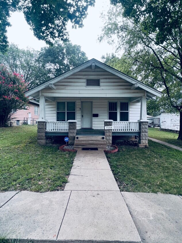 Primary Photo - 1204 N 8th St