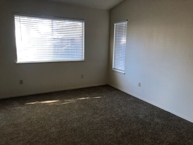 Building Photo - SHOWING WEDNESDAY 1/3 @ 10AM