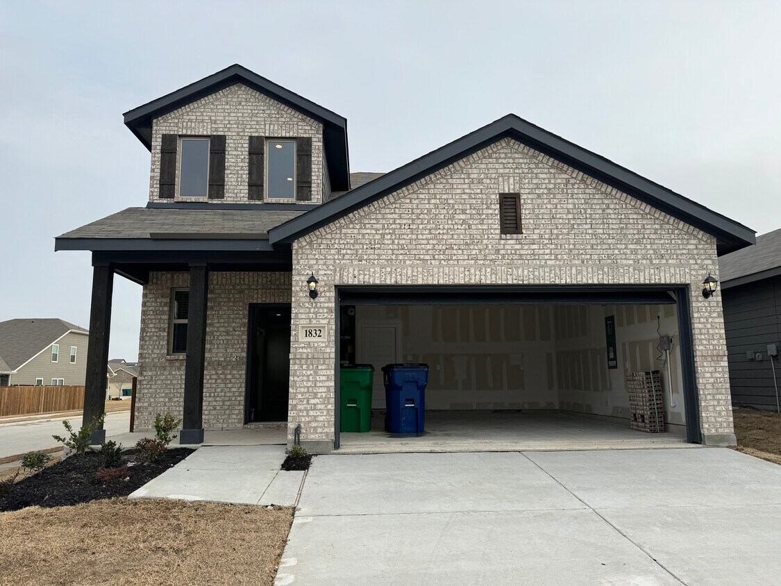 Primary Photo - 1832 Ash Oak Ln