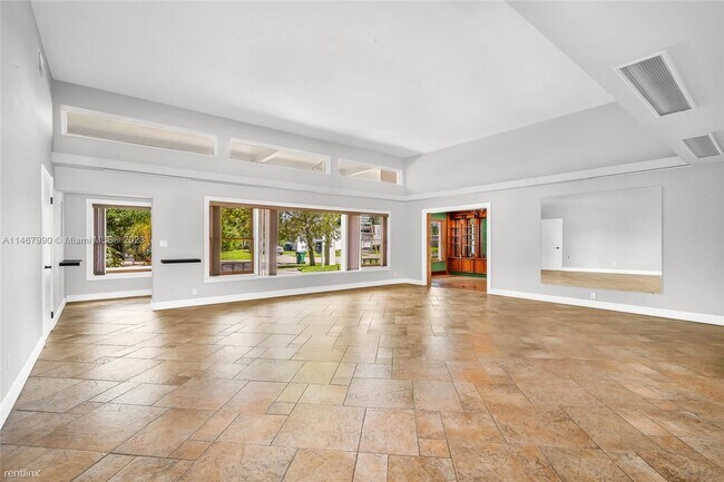 Foto del edificio - 6 br, 7 bath House - 2500 NE 199th St